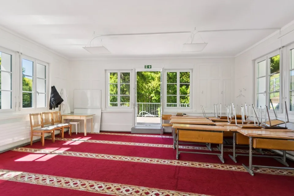 Gebäude mit großem Potenzial für Transformation in Le Locle – Foto 4 von 9