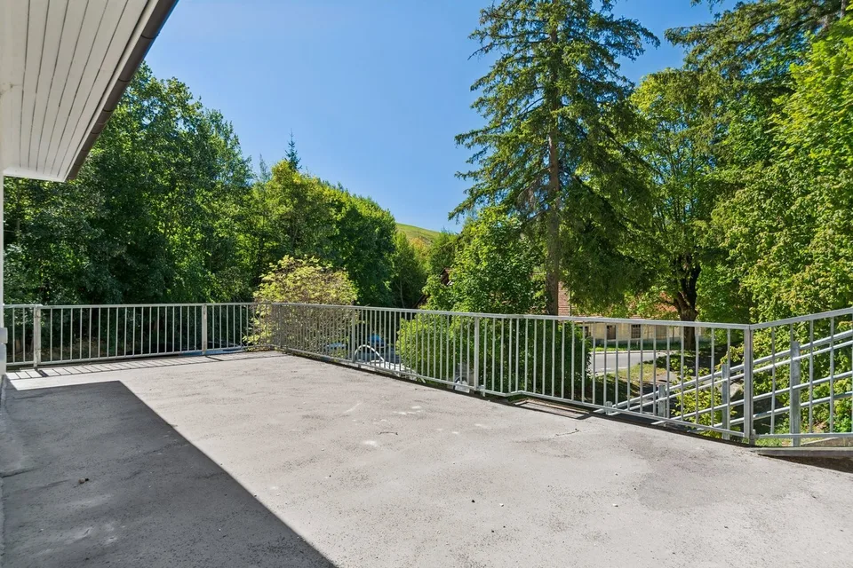 Gebäude mit großem Potenzial für Transformation in Le Locle – Foto 2 von 9