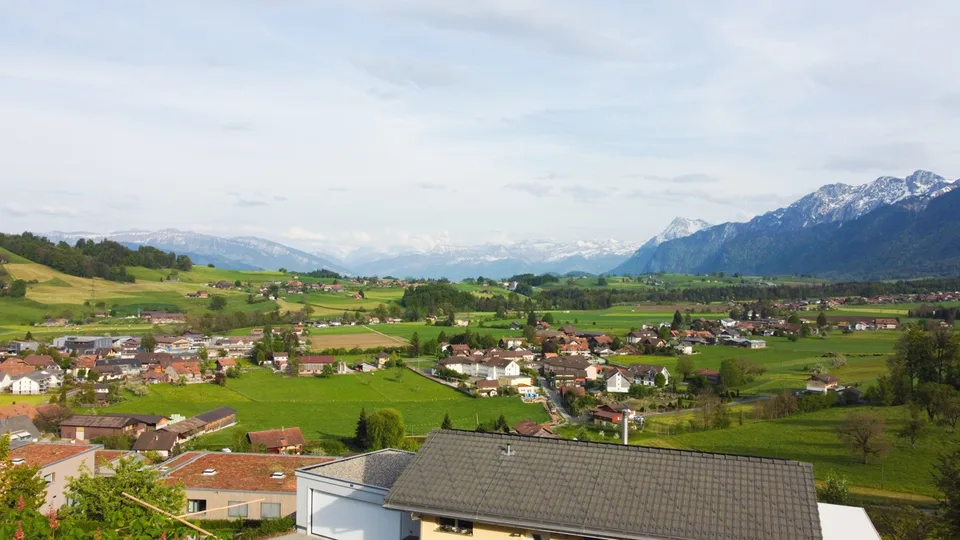 Living with a View: Two-Family House with Breathtaking Alpine View – photo 7 of 12