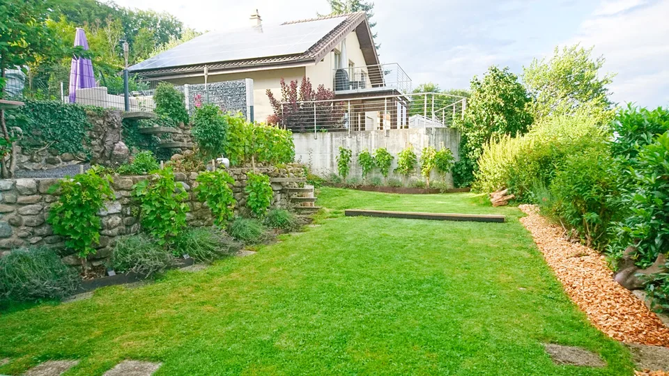 Living with a View: Two-Family House with Breathtaking Alpine View – photo 10 of 12
