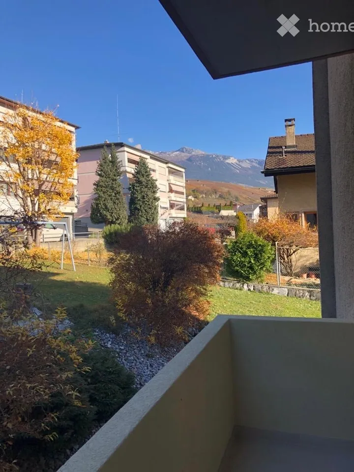 Noës, Charmantes Wohnung, komplett renoviert.