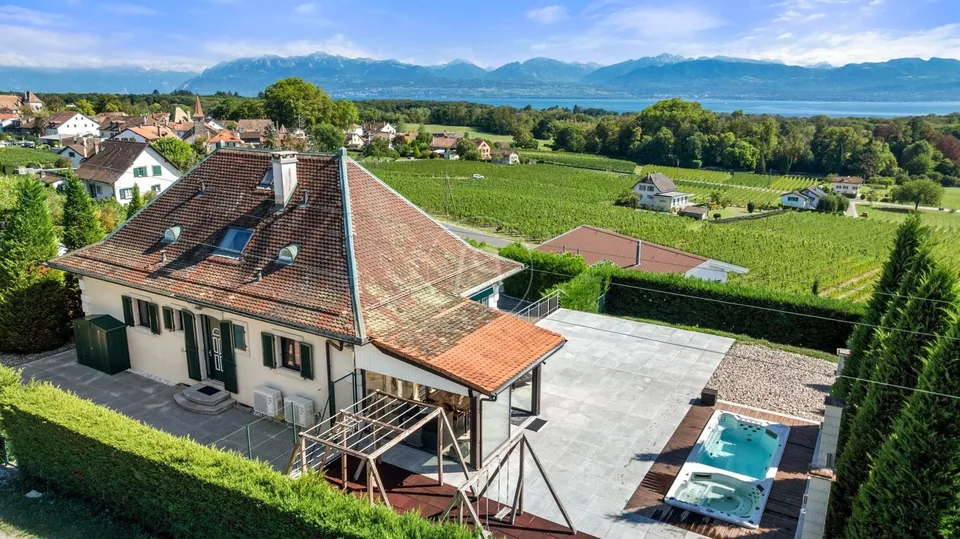 Charming property with panoramic views in Allaman – photo 3 of 26