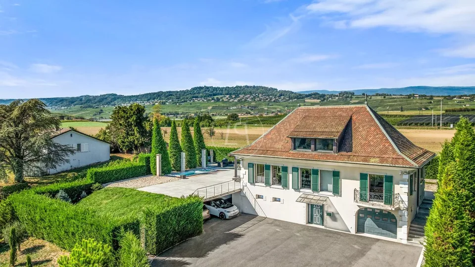Charming property with panoramic views in Allaman – photo 2 of 26