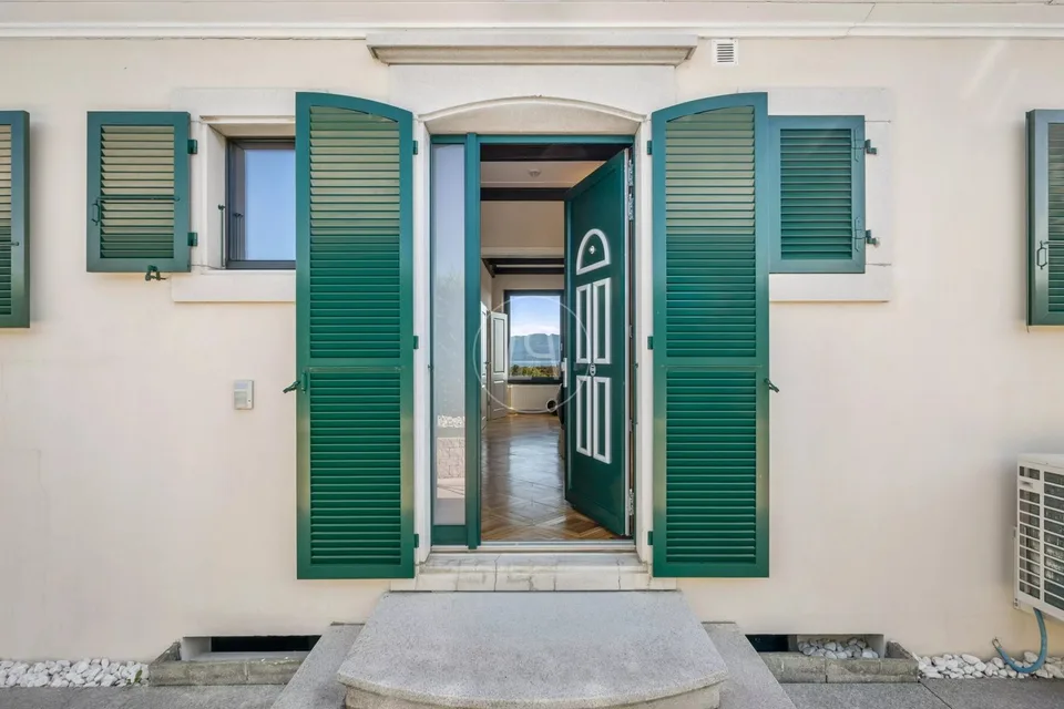 Charming property with panoramic views in Allaman – photo 5 of 26