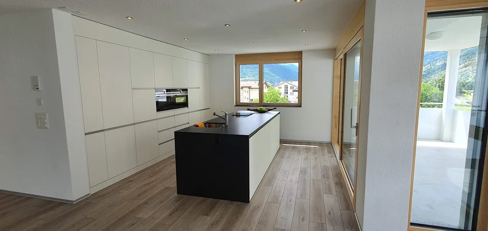 Grosszügige 5.5-Zimmer-Wohnung mit 178 m2, Garage und E-Ladestation