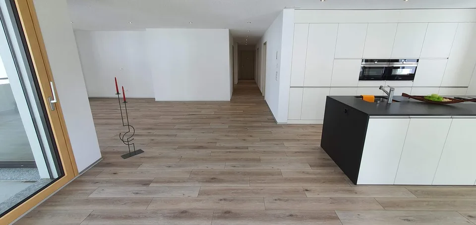 Grosszügige 5.5-Zimmer-Wohnung mit 178 m2, Garage und E-Ladestation