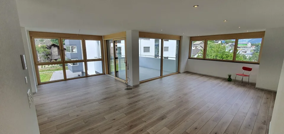 Grosszügige 5.5-Zimmer-Wohnung mit 178 m2, Garage und E-Ladestation