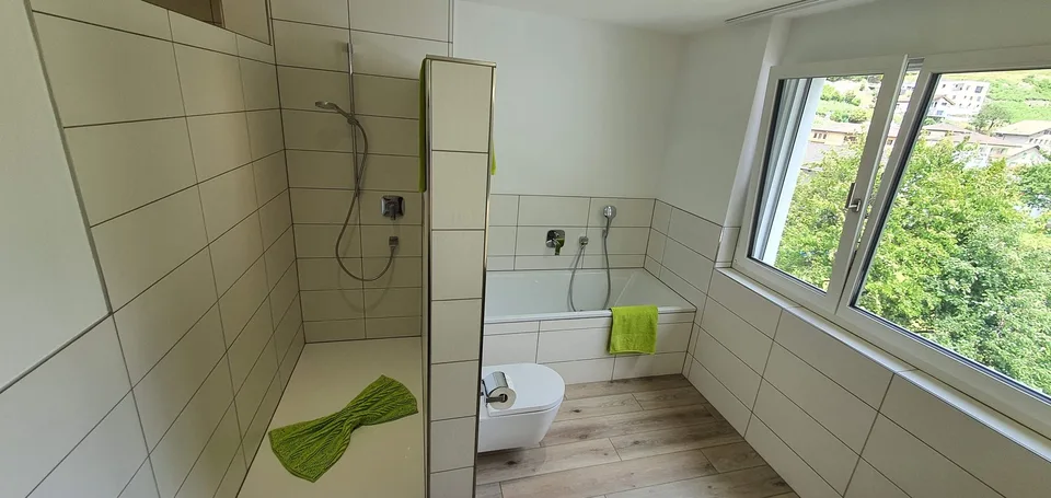 Grosszügige 5.5-Zimmer-Wohnung mit 178 m2, Garage und E-Ladestation
