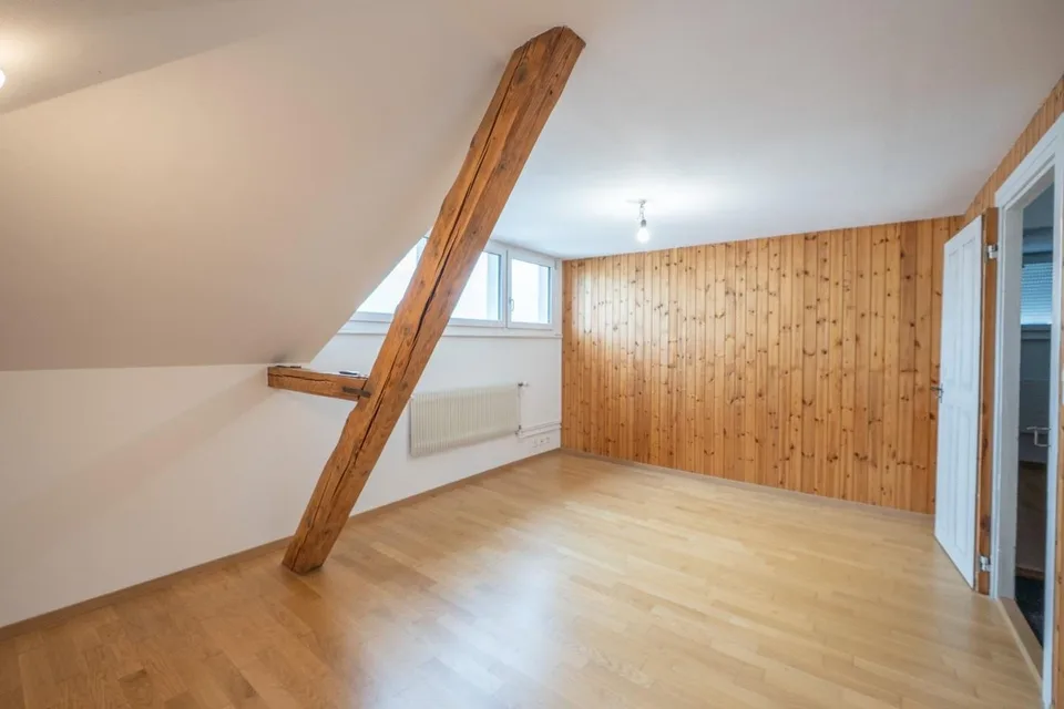 Grosszügiges Einfamilienhaus mit zwei Wohneinheiten