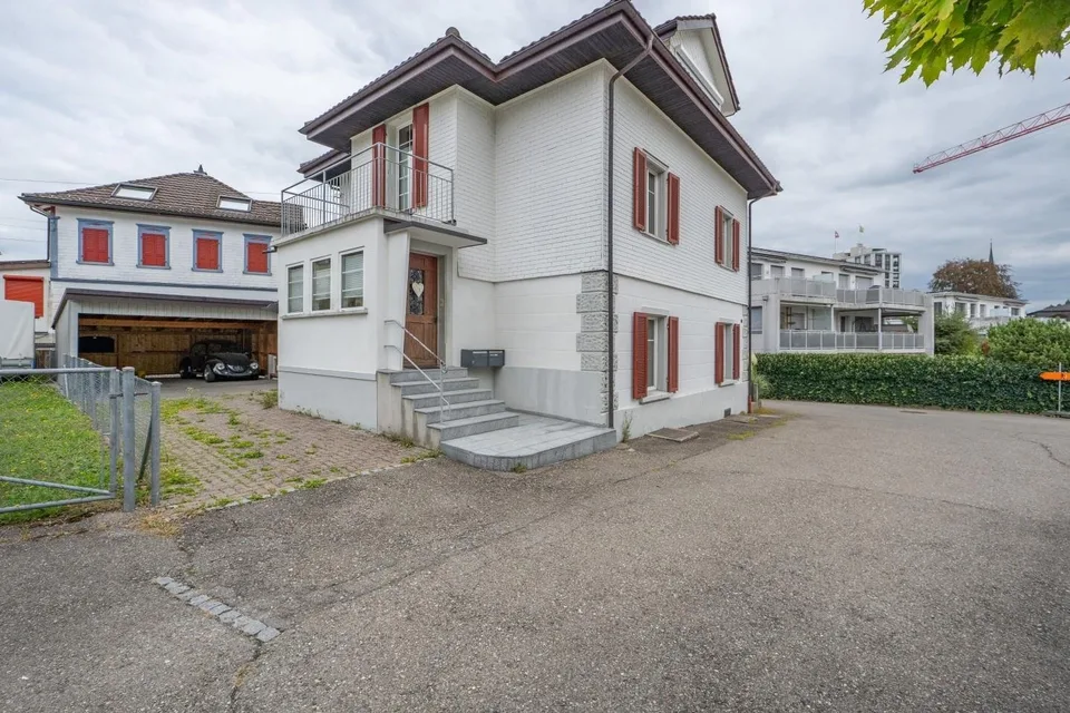 Grosszügiges Einfamilienhaus mit zwei Wohneinheiten