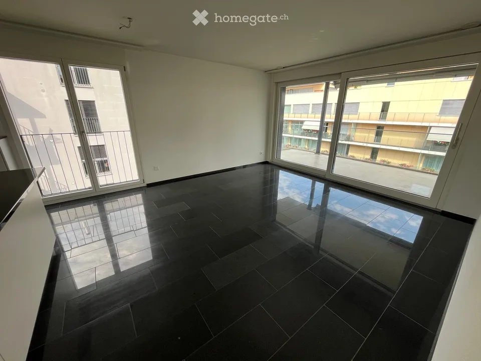 Appartement lumineux 4 pièces avec balcon à Dübendorf