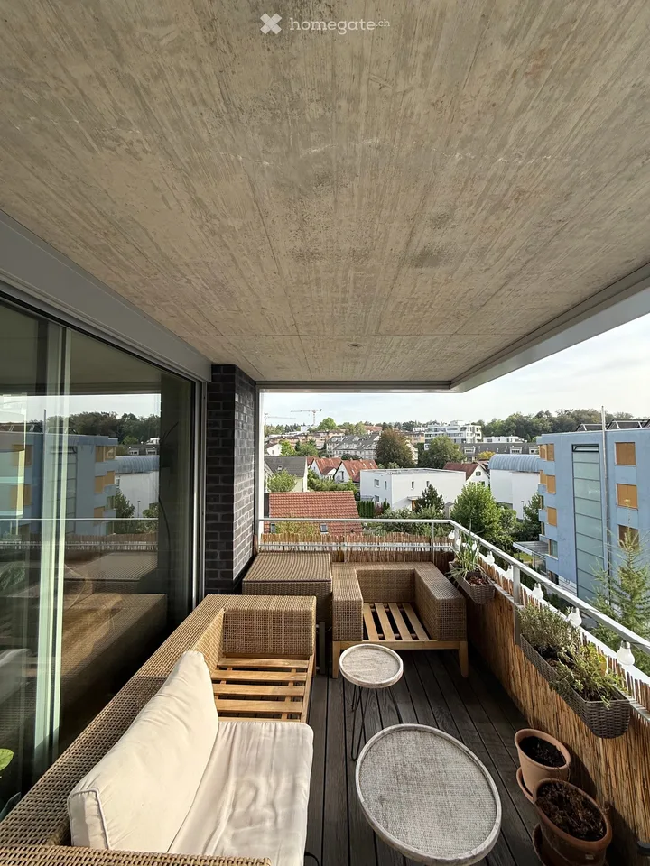 Helle 3.5-Zimmer-Wohnung mit Loggia und schöner Aussicht in Kloten