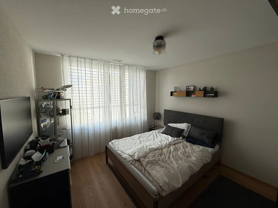 Helle 3.5-Zimmer-Wohnung mit Loggia und schöner Aussicht in Kloten