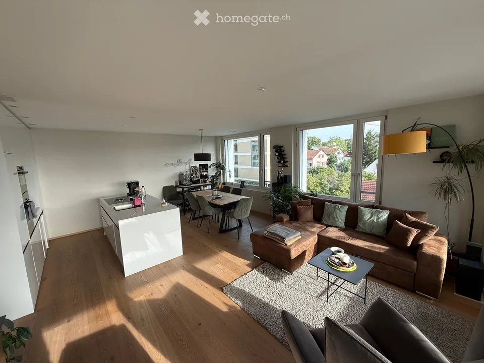 Helle 3.5-Zimmer-Wohnung mit Loggia und schöner Aussicht in Kloten