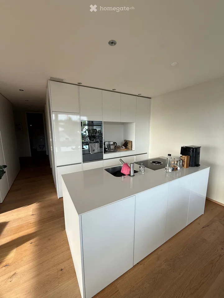 Helle 3.5-Zimmer-Wohnung mit Loggia und schöner Aussicht in Kloten
