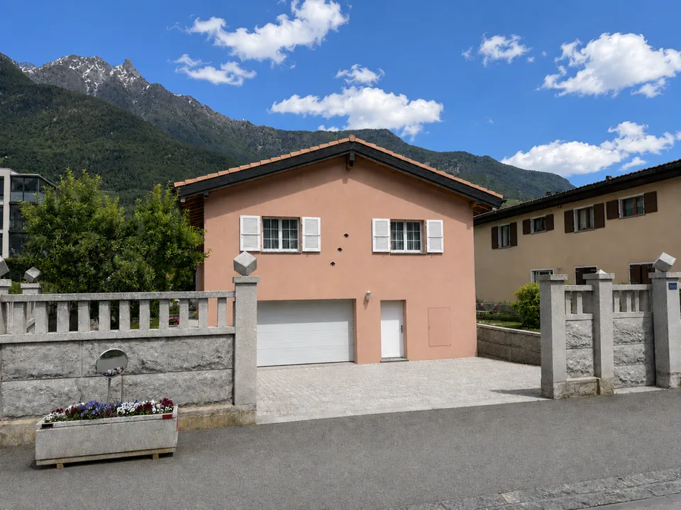 Einzelvilla mit 5.5 Zimmern in Saxon mit schönem Garten – Foto 14 von 17