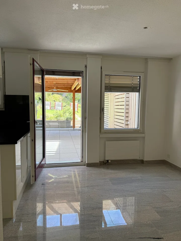 Affascinante casa a schiera di 4,5 locali in una posizione tranquilla a Steinhausen