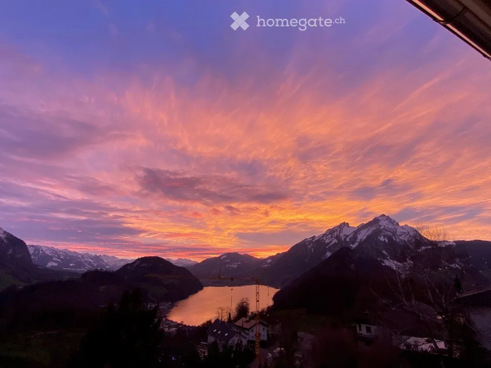 Résidence secondaire ou siège d'entreprise discret dans un emplacement exclusif sur Bürgenstock avec vue sur le lac et les montagnes