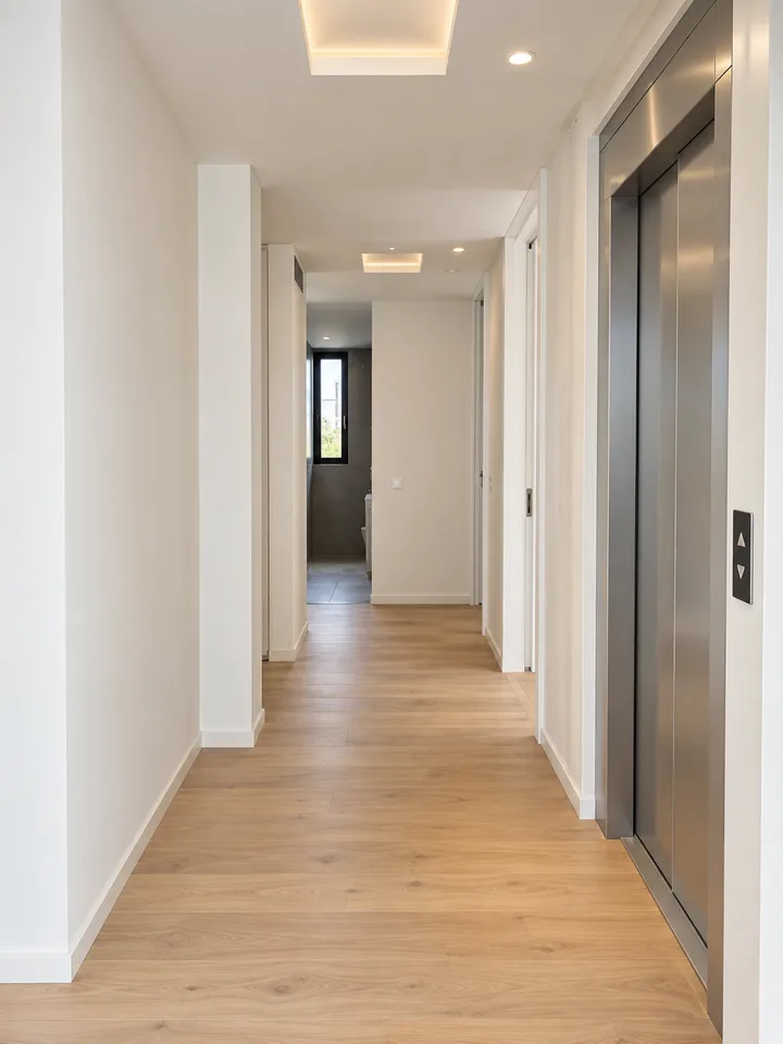 Attiques exclusifs de nouvelle construction avec grande terrasse et vue sur le lac
