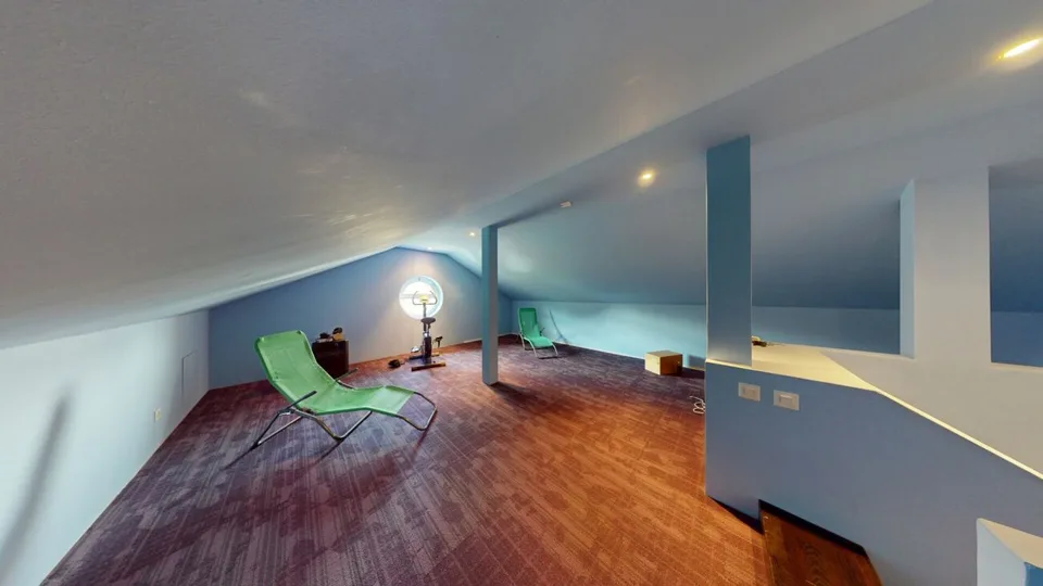 Ampia casa bifamiliare di 6,5 stanze con giardino d'inverno – foto 11 di 17