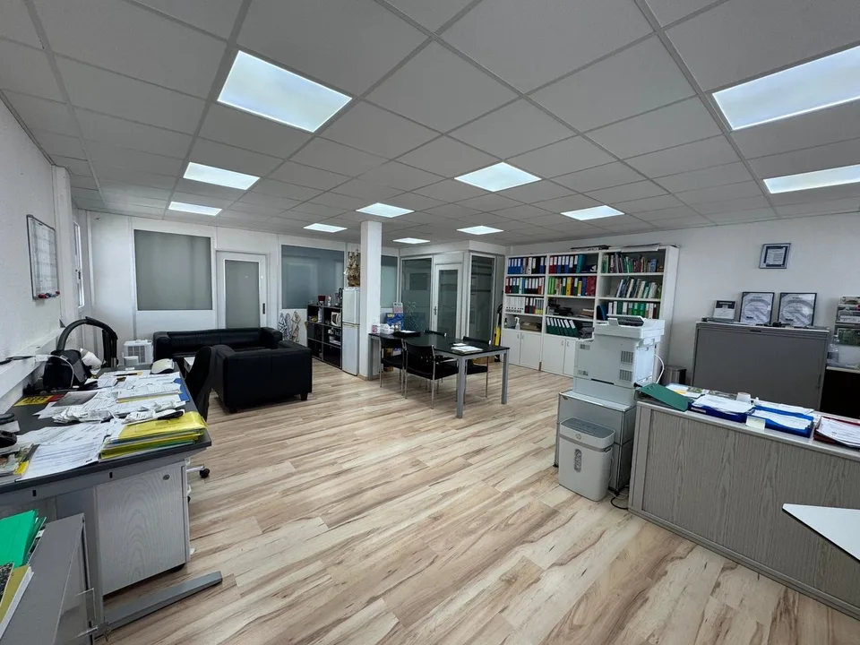 Helles Büro mit 70 m² im 2. OG in Egg – sofort verfügbar – Foto 2 von 7