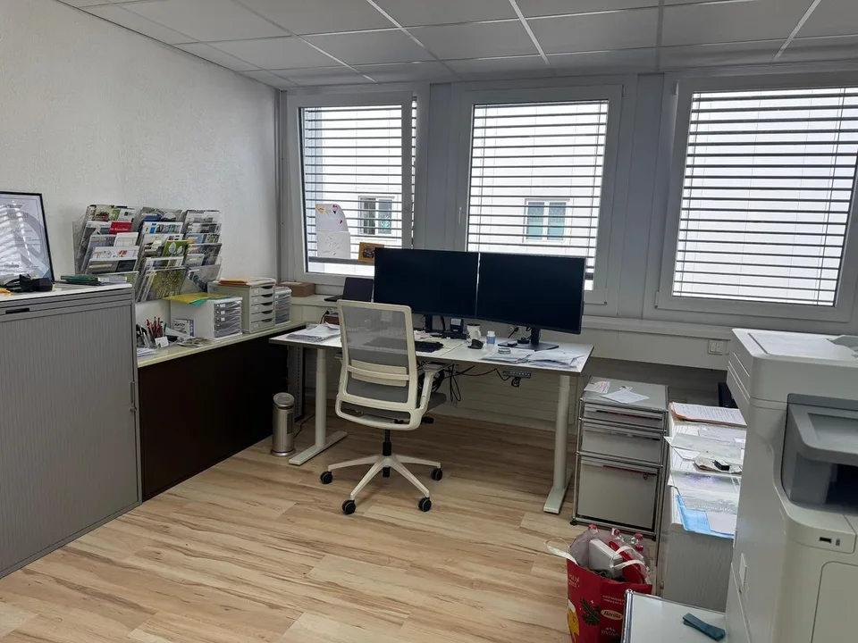 Helles Büro mit 70 m² im 2. OG in Egg – sofort verfügbar – Foto 3 von 7