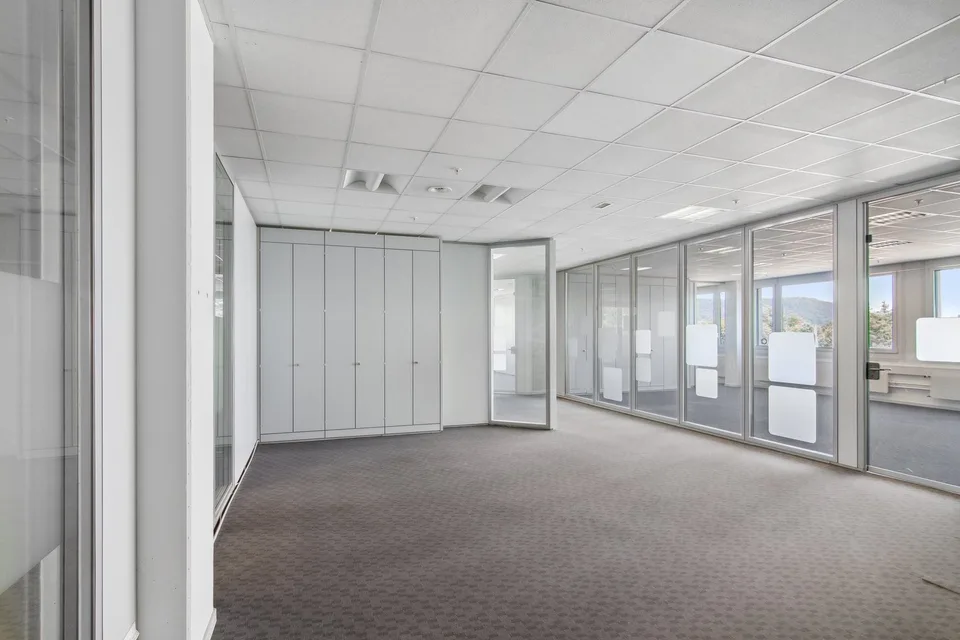 Ausgebaute Büroflächen zu fairen Konditionen – Lagerfläche optional verfügbar – Foto 9 von 11