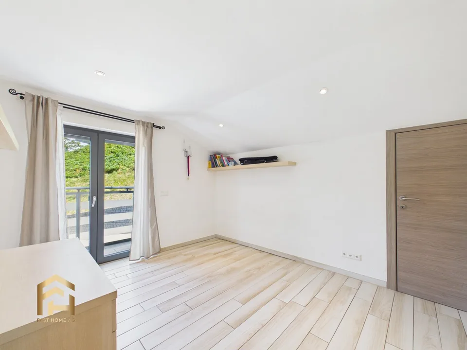 Appartement duplex avec piscine, jardin et vue sur le lac Majeur