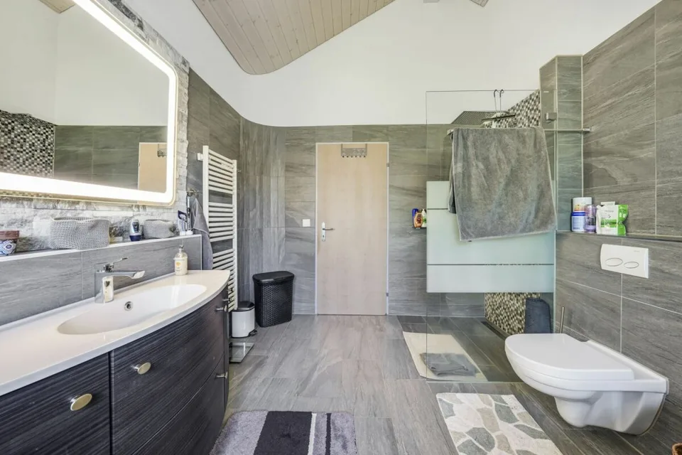 Espace pour la famille, retraites pour profiter et une piscine privée – photo 17 sur 25