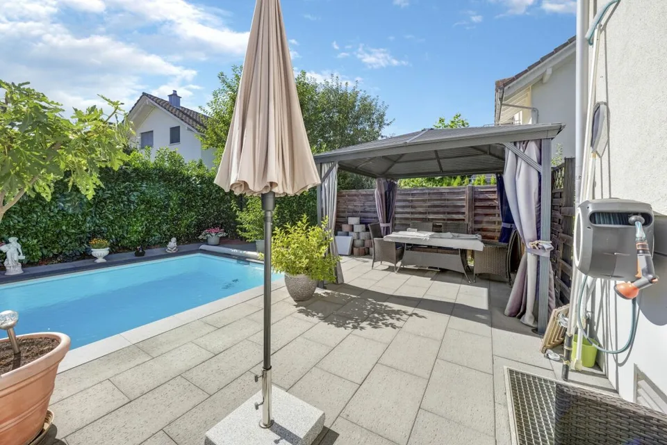Espace pour la famille, retraites pour profiter et une piscine privée – photo 21 sur 25