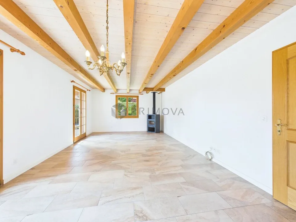 Casa familiare affascinante con vista panoramica e potenziale – foto 3 di 12