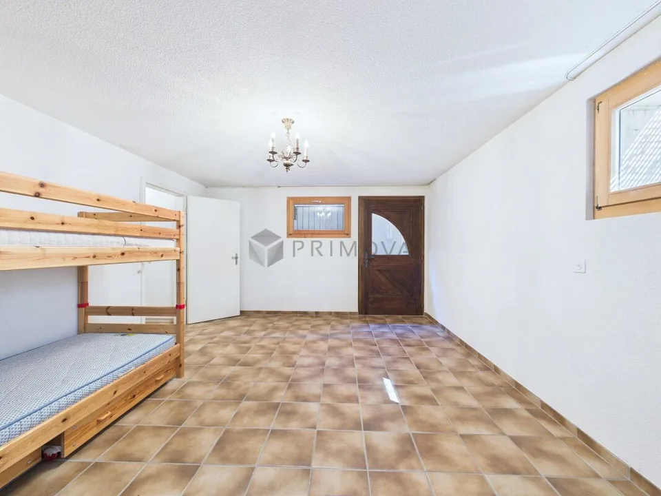 Casa familiare affascinante con vista panoramica e potenziale – foto 8 di 12