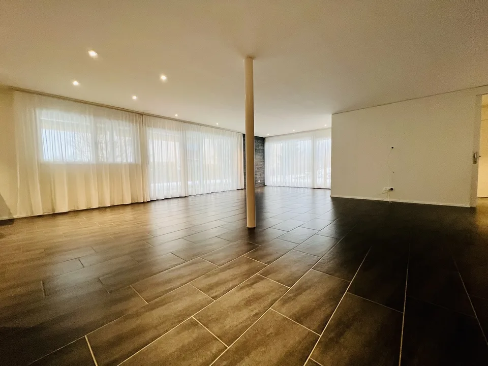 Grosszügiges Familienzuhause mit Gartensitzplatz und Wohnkomfort
