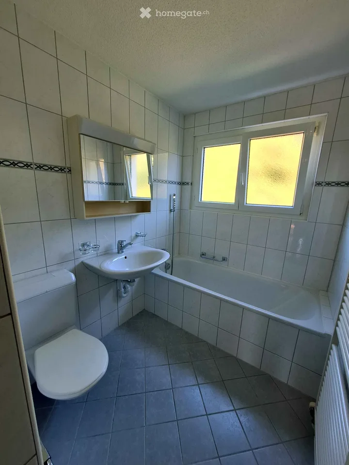 Charmant appartement de 5,5 pièces en mansarde à Benglen