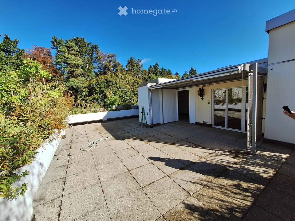 Charmant appartement de 5,5 pièces en mansarde à Benglen