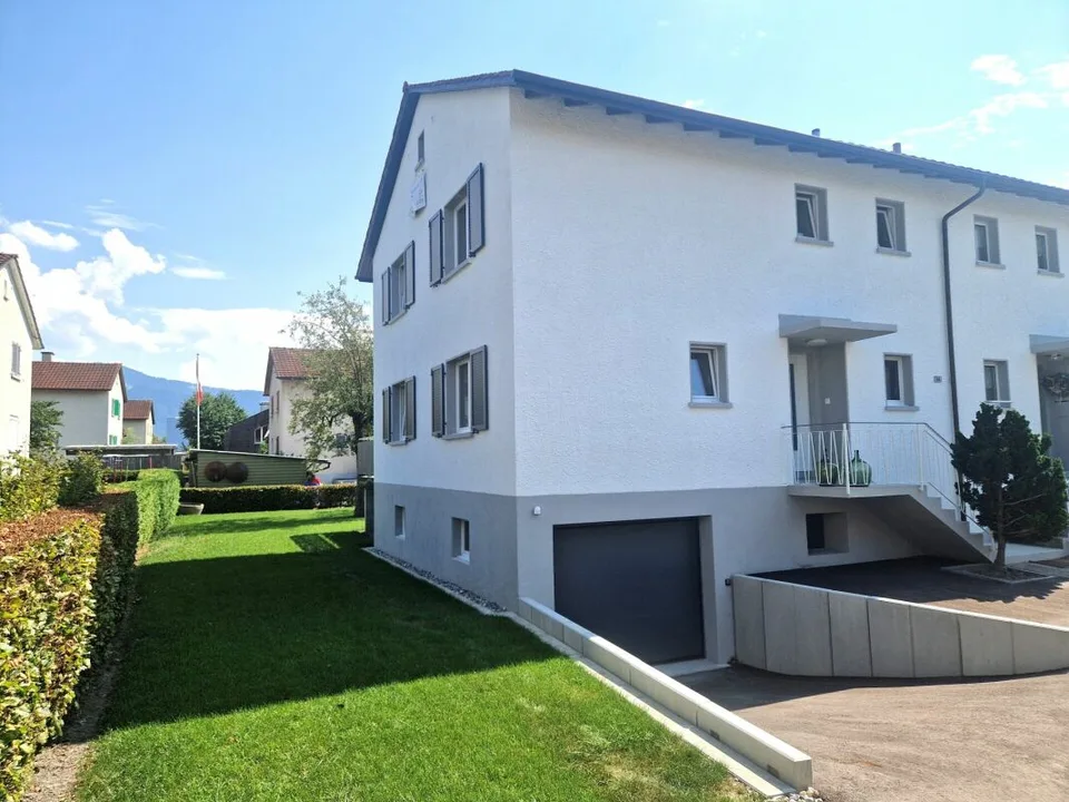 Kernsaniertes 4.5-Zimmer-Doppeleinfamilienhaus mit Garten & Garage in Widnau – Foto 11 von 13