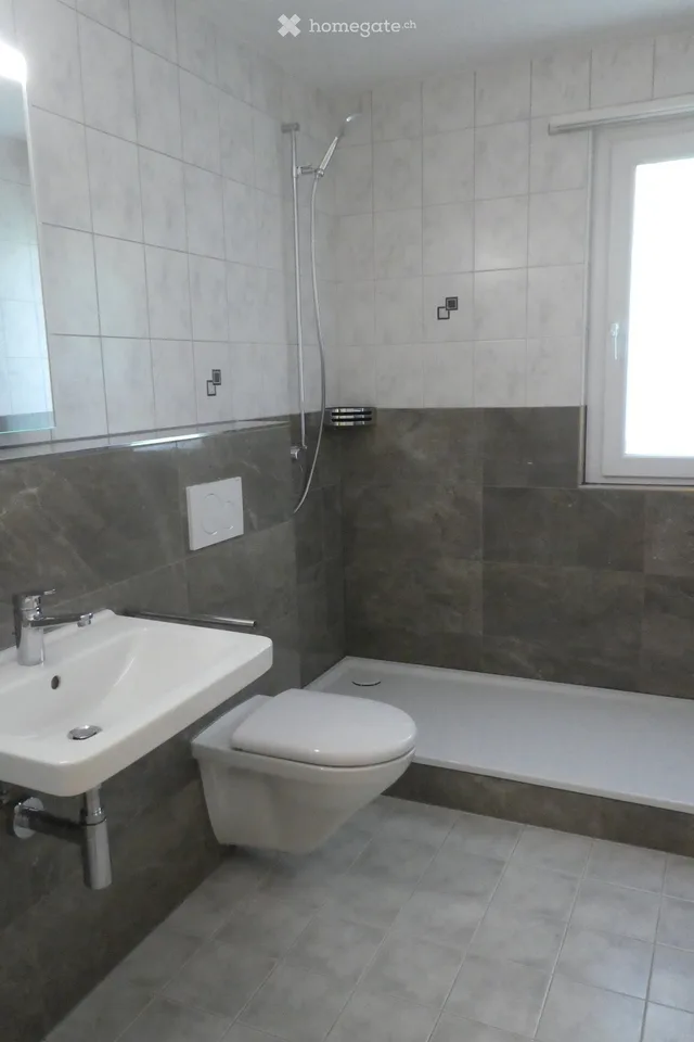 Bel appartement 3 pièces au 2ème étage avec grand balcon dans un endroit ensoleillé et calme