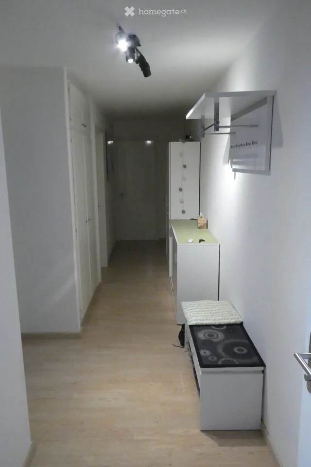 Bel appartement 3 pièces au 2ème étage avec grand balcon dans un endroit ensoleillé et calme