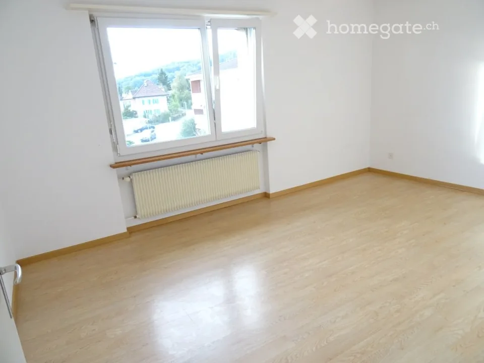 Bel appartement 3 pièces au 2ème étage avec grand balcon dans un endroit ensoleillé et calme