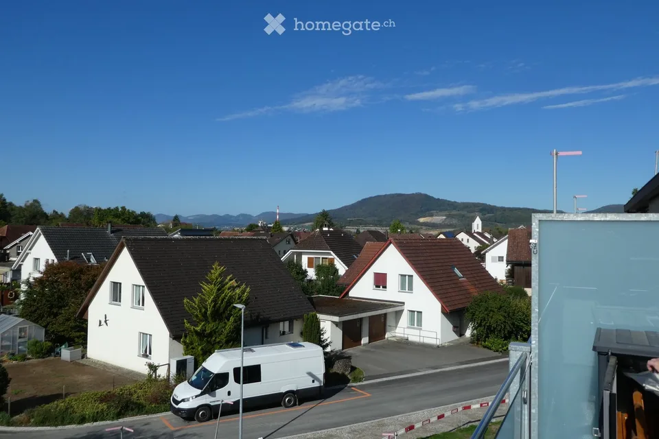 Bel appartement 3 pièces au 2ème étage avec grand balcon dans un endroit ensoleillé et calme