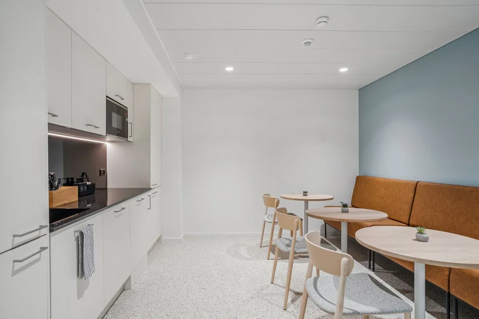Bureau élégant et lumineux pour 1 à 3 personnes – photo 10 sur 17