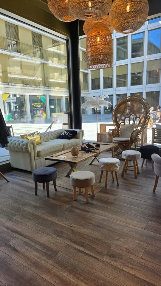 Café moderne et chaleureux à remettre à Sion – photo 2 sur 3