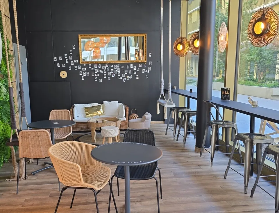 Café moderne et chaleureux à remettre à Sion – photo 3 sur 3