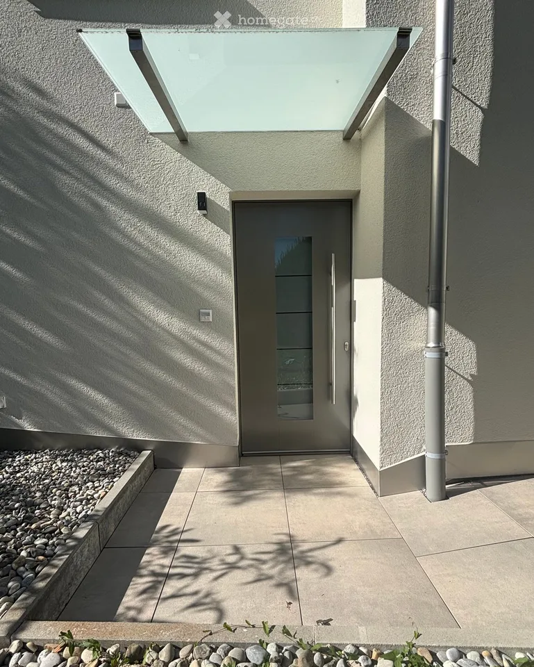 Modern 2.5-room apartment in initial occupancy with private garden/seat