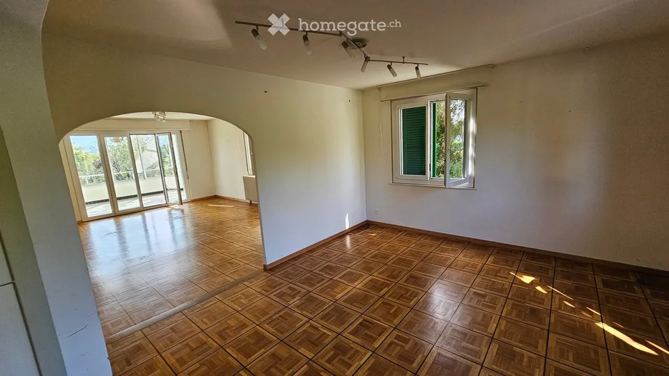 Geräumige 6.5-Zimmer-Wohnung mit Pool und Bergblick in Confignon