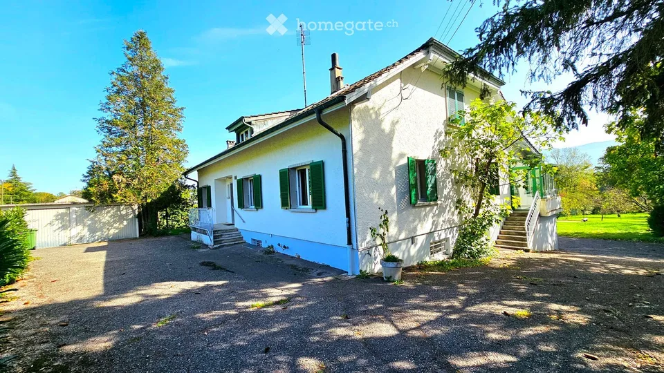 Geräumige 6.5-Zimmer-Wohnung mit Pool und Bergblick in Confignon