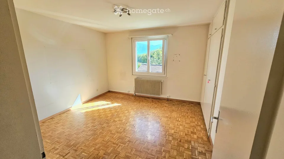 Geräumige 6.5-Zimmer-Wohnung mit Pool und Bergblick in Confignon