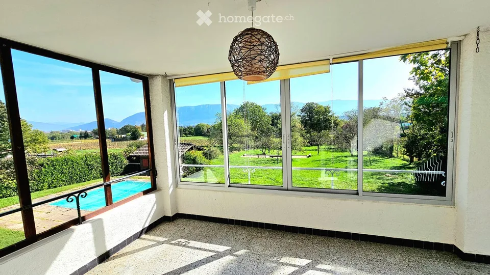 Geräumige 6.5-Zimmer-Wohnung mit Pool und Bergblick in Confignon