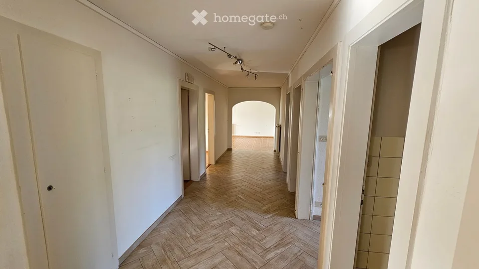 Geräumige 6.5-Zimmer-Wohnung mit Pool und Bergblick in Confignon