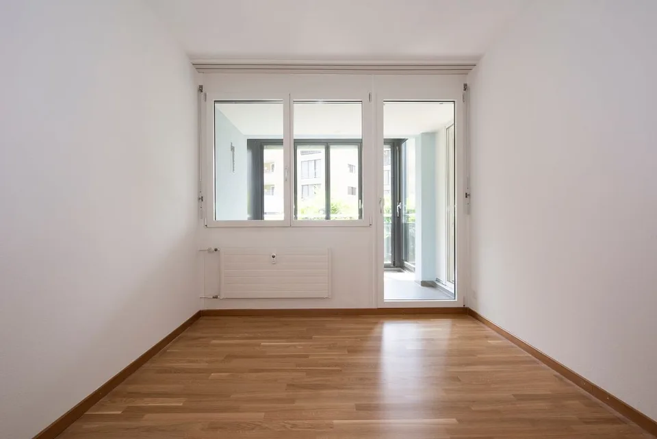 Zentrale, ruhige Lage mit verglastem Balkon!